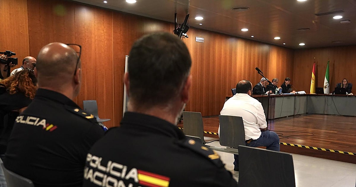 La exnovia que descubrió los vídeos de violaciones del cura de Málaga: «Recuerdo lo que vi cada noche»