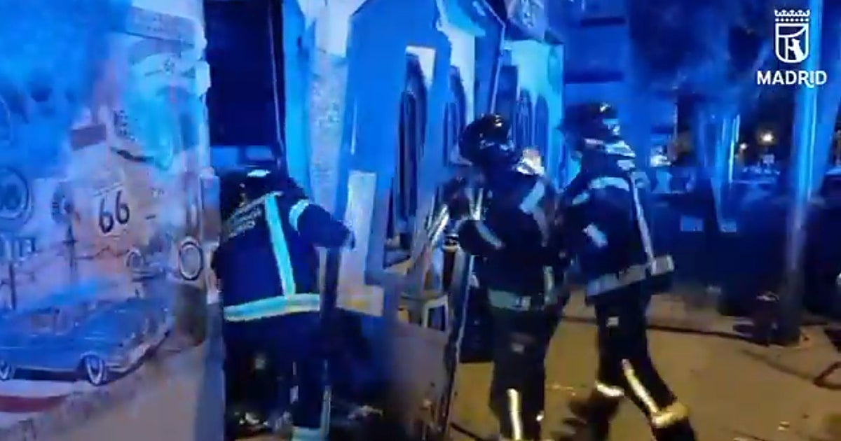 El gas de una nevera en reparación revienta un bar y deja siete heridos