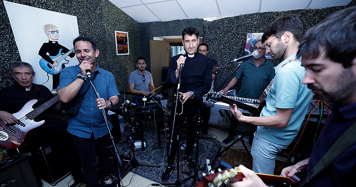 Curas y laicos evangelizando a ritmo de rock: «Nos gusta ir donde no hay Cristo para introducirlo»