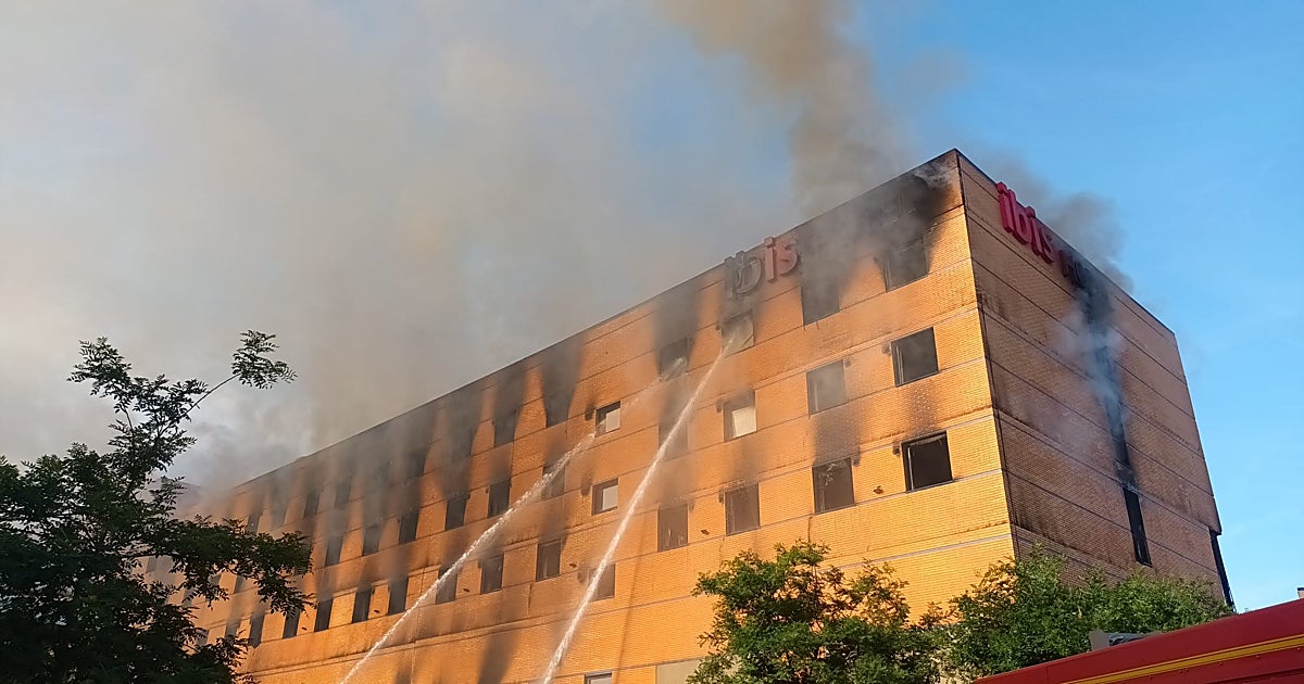 El hotel en Málaga que soñaba con crecer tres plantas ha acabado devorado por las llamas
