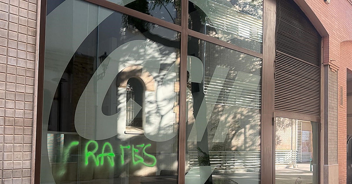 Pintada de «ratas» y cerradura sellada en una sede de CSIF tras aceptar la oferta de la Generalitat