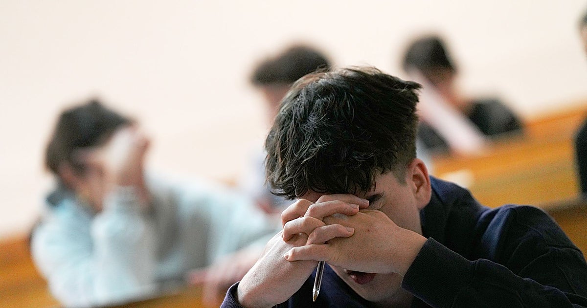 PAU Galicia 2026: los profesores podrán inspeccionar gafas, calculadoras y bolis