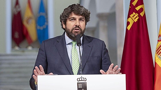López Miras releva a los consejeros de Salud y Agua y remodela su Gobierno en la recta final de la legislatura