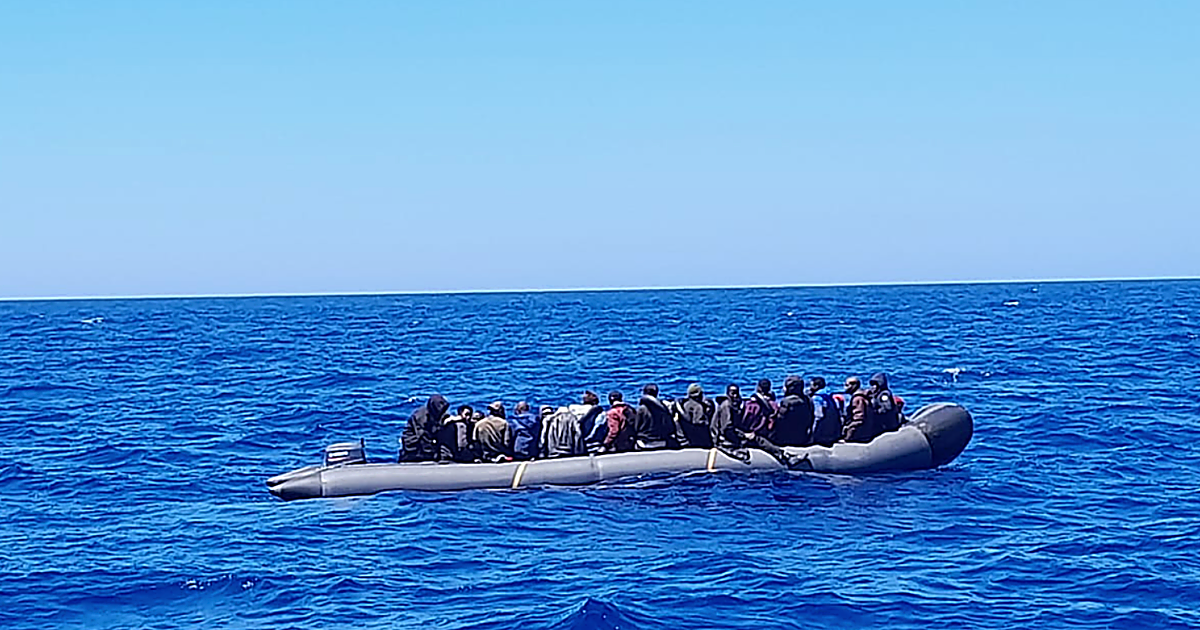 Rescatados 53 inmigrantes de una neumática en aguas de Gran Canaria