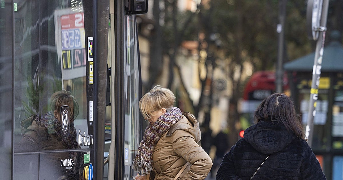 Herida grave una niña de 10 años tras ser atropellada por un autobús urbano en Zaragoza