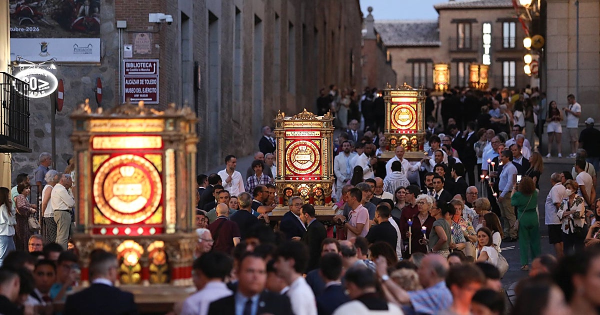 Toledo ilumina el recorrido de la Virgen con oraciones y faroles en vísperas de la procesión
