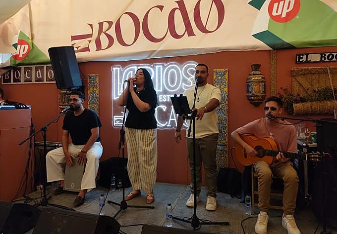 Desiré Marquez cantando en El Bocao.