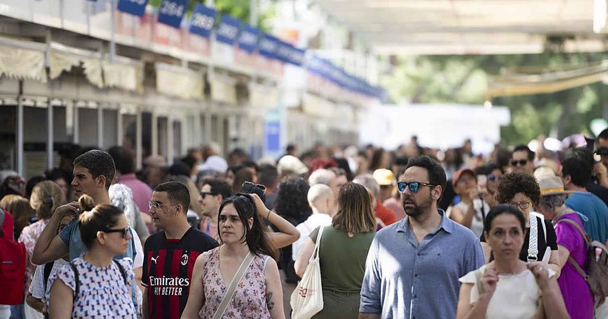 Quién firma hoy, sábado 30 de mayo, en la Feria del Libro 2026 de Madrid: horarios, autores y casetas
