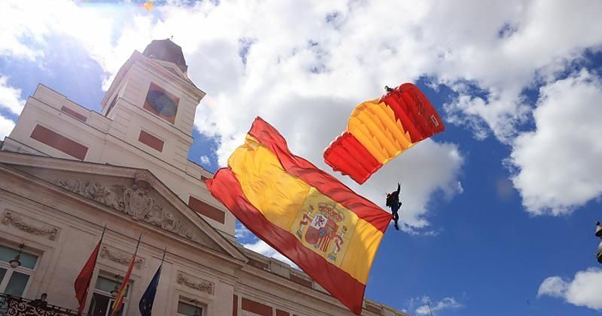 Ayuso celebra el Día de las Fuerzas Armadas con un aviso a Sánchez: «Volveremos a celebrar juntos en Sol»