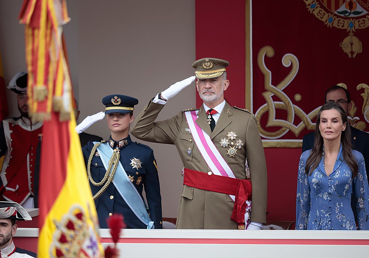 El desfile militar por el Día de las Fuerzas Armadas en Vigo, en imágenes