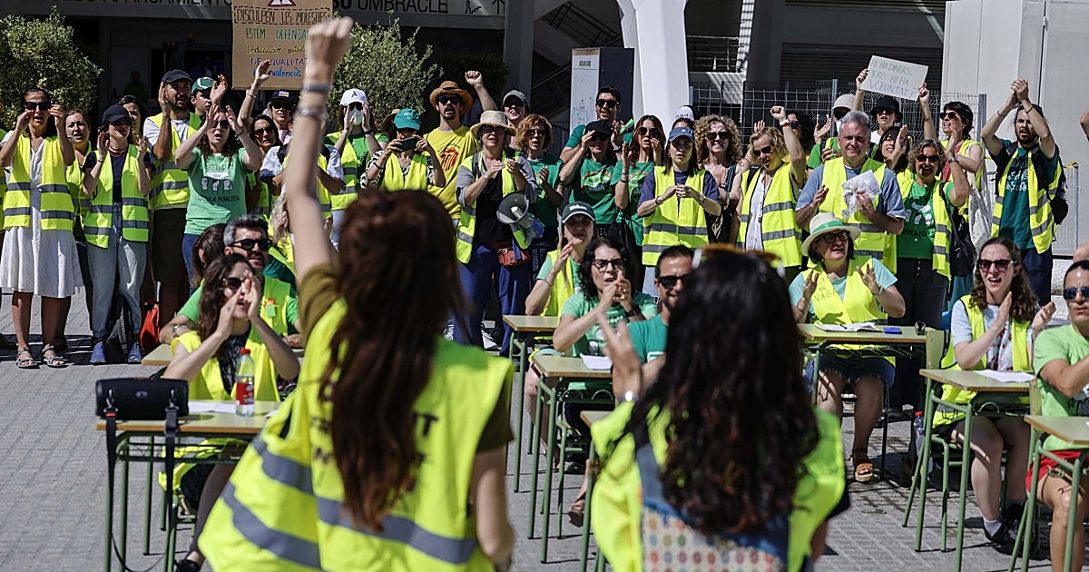 Los profesores valencianos seguirán en huelga indefinida por cuarta semana