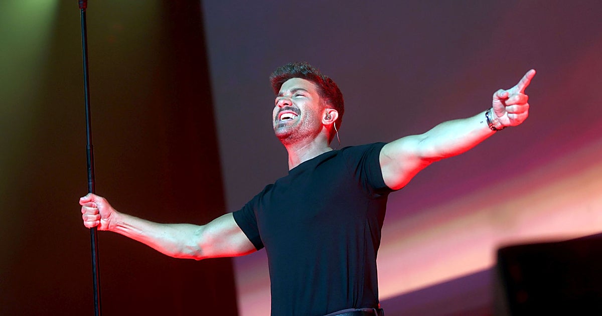 Pablo Alborán arrasa en el Roig Arena de Valencia: homenaje al Hospital La Fe y un 'Cumpleaños feliz'