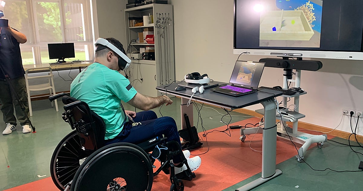 La realidad virtual se abre paso en la rehabilitación de la lesión medular: «Ves que mejoras y moralmente te vienes arriba»