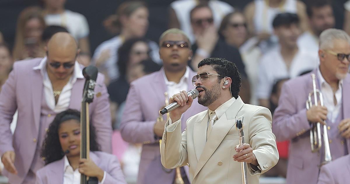 Un error de un usuario autorizado causó la difusión de la canción de Bad Bunny en las pantallas de los colegios