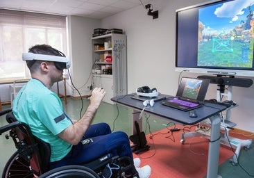 La realidad virtual se abre paso en la rehabilitación de la lesión medular: «Ves que mejoras y moralmente te vienes arriba»