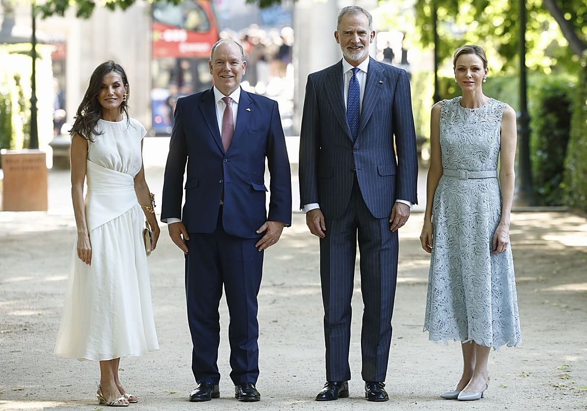 Los Reyes, junto a los Príncipes de Mónaco, en el Real Jardín Botánico de Madrid