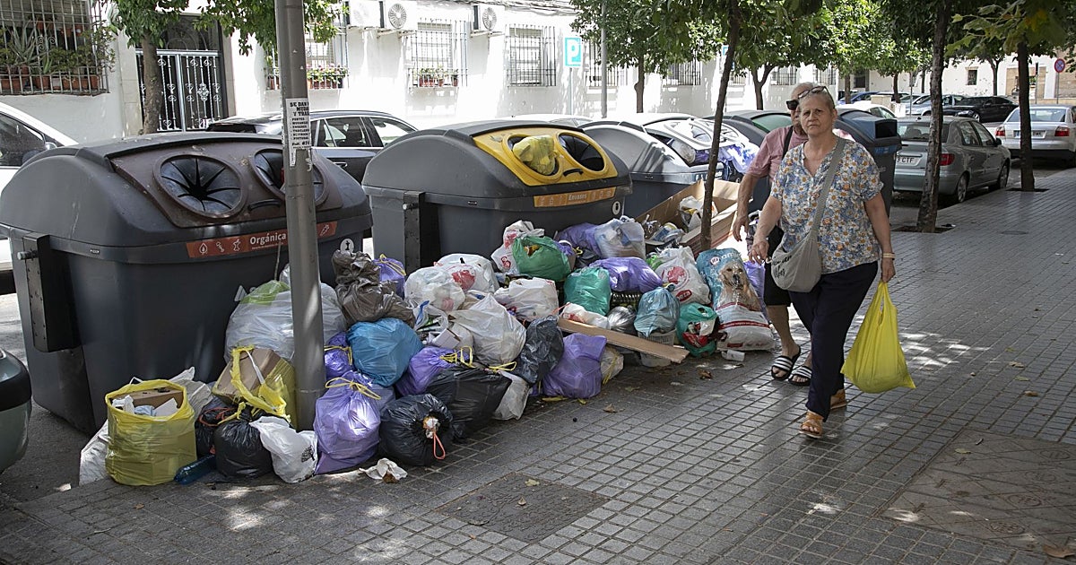 Los vecinos claman contra la suciedad en los barrios de Córdoba: "No se puede soportar el mal olor y vienen ratas"