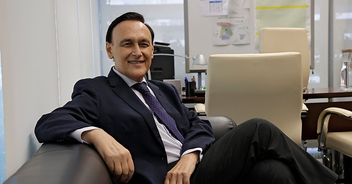 El alcalde de Córdoba recuerda con emoción al consejero Villamandos: «Hemos perdido a un gran servidor público»
