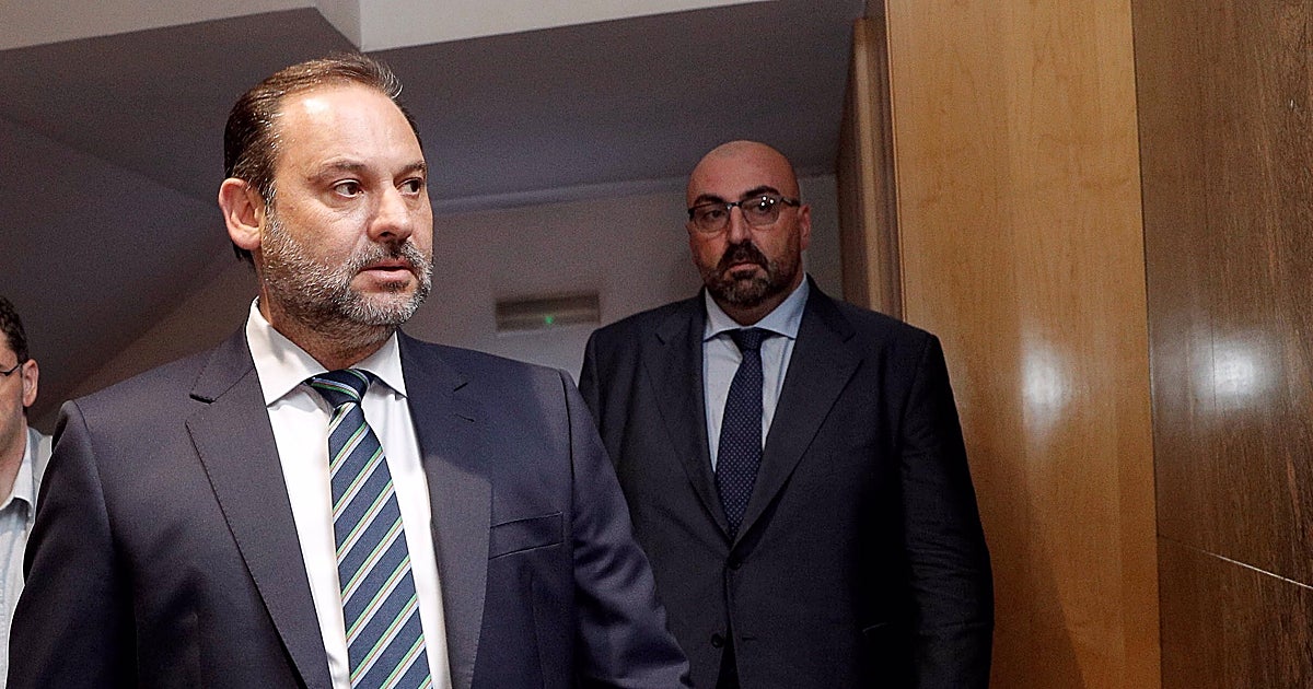 Ferraz quiere un nuevo Koldo: busca un conductor que «sepa del PSOE y la actualidad política»