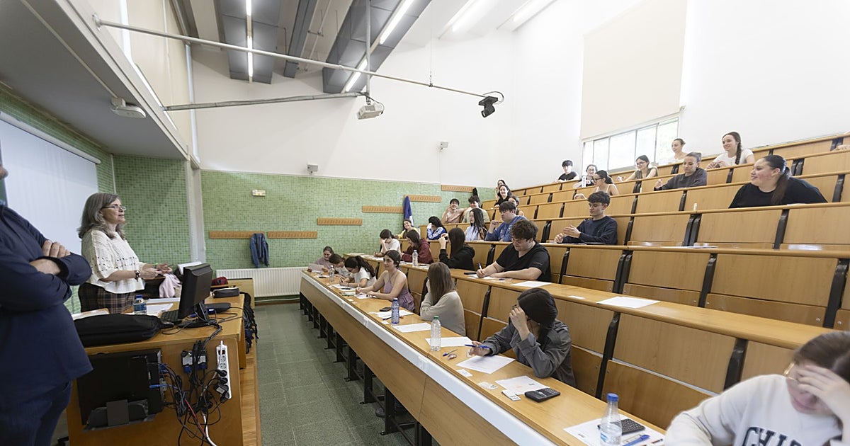 Exigen la dimisión de los responsables de los exámenes de Dibujo e Historia de la PAU gallega