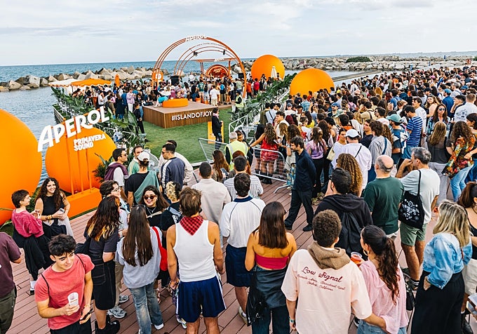 Uno de los momentos con cola para acceder al escenario.