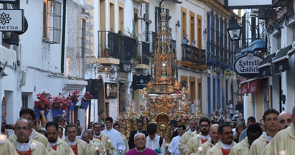 Plenitud y evocación, el Corpus Christi revive los solemnes jueves del pasado en Córdoba