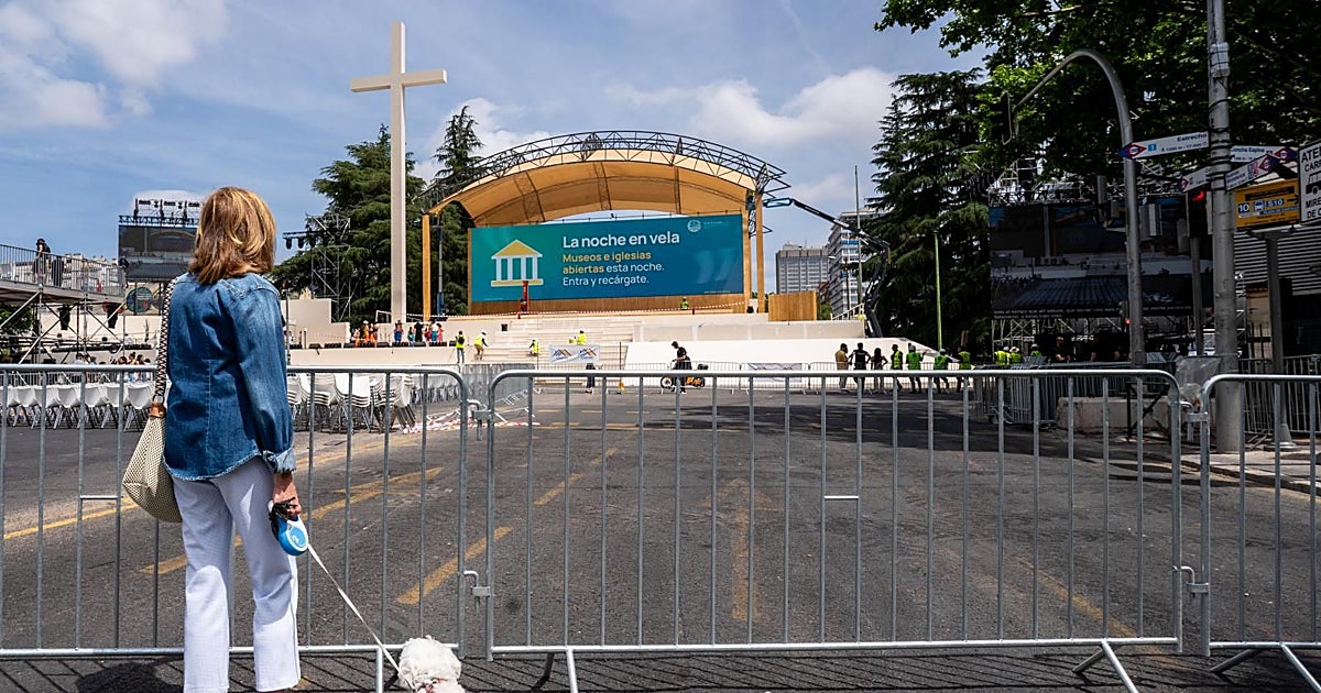 En la 'zona cero' de la visita del Papa León XIV: «Es una suerte verlo con la familia desde el balcón»