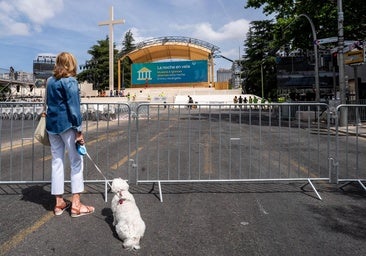En la 'zona cero' de la visita del Papa León XIV: «Es una suerte verlo con la familia desde el balcón»