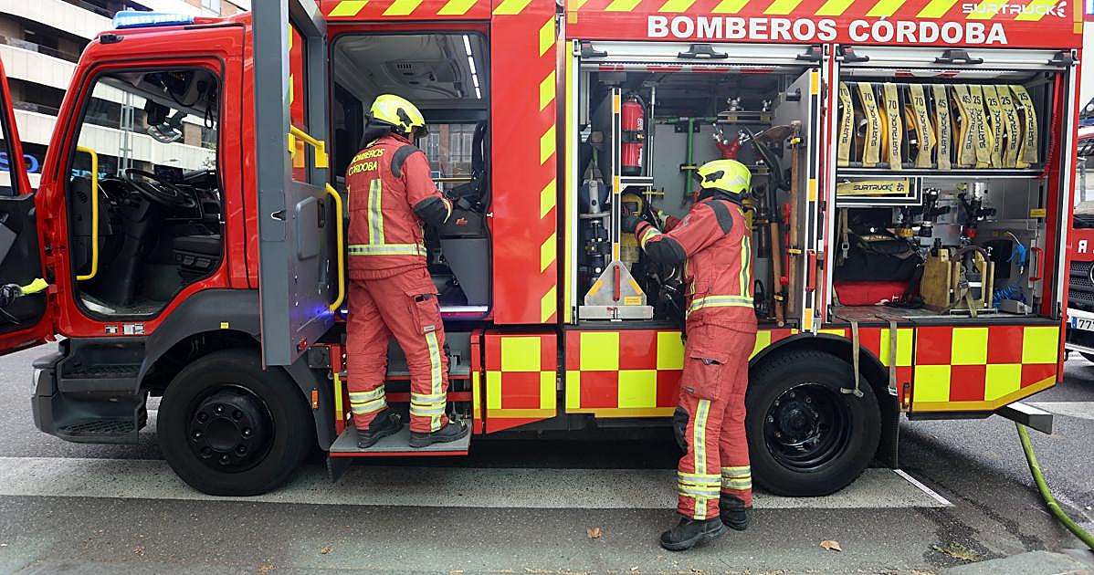 El incendio de un piso en la Fuensanta deja nueve personas atendidas por inhalación de humo