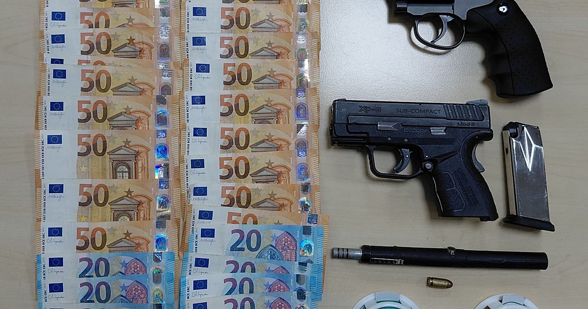 Una parabellum, un boli pistola y un revólver: el arsenal de unos traficantes que vendían droga en un bar de Valencia