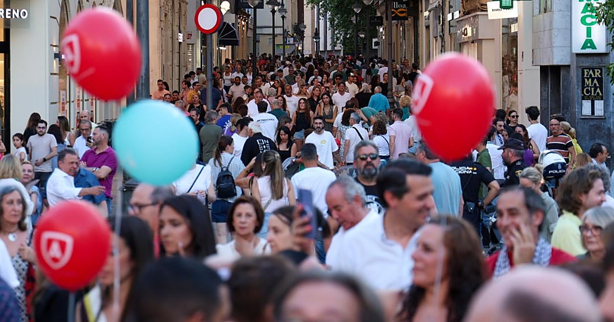 El comercio deslumbra en la Shopping Night de Córdoba
