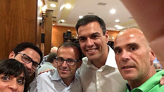 Miguel Ángel Gallardo y Pedro Sánchez, en el centro, juntos en 2014