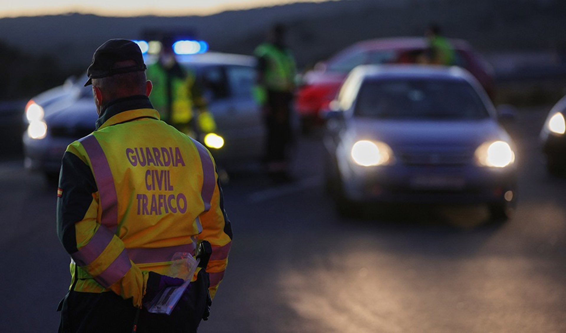 Muere un hombre atropellado de madrugada mientras cruzaba la autovía en la A-92