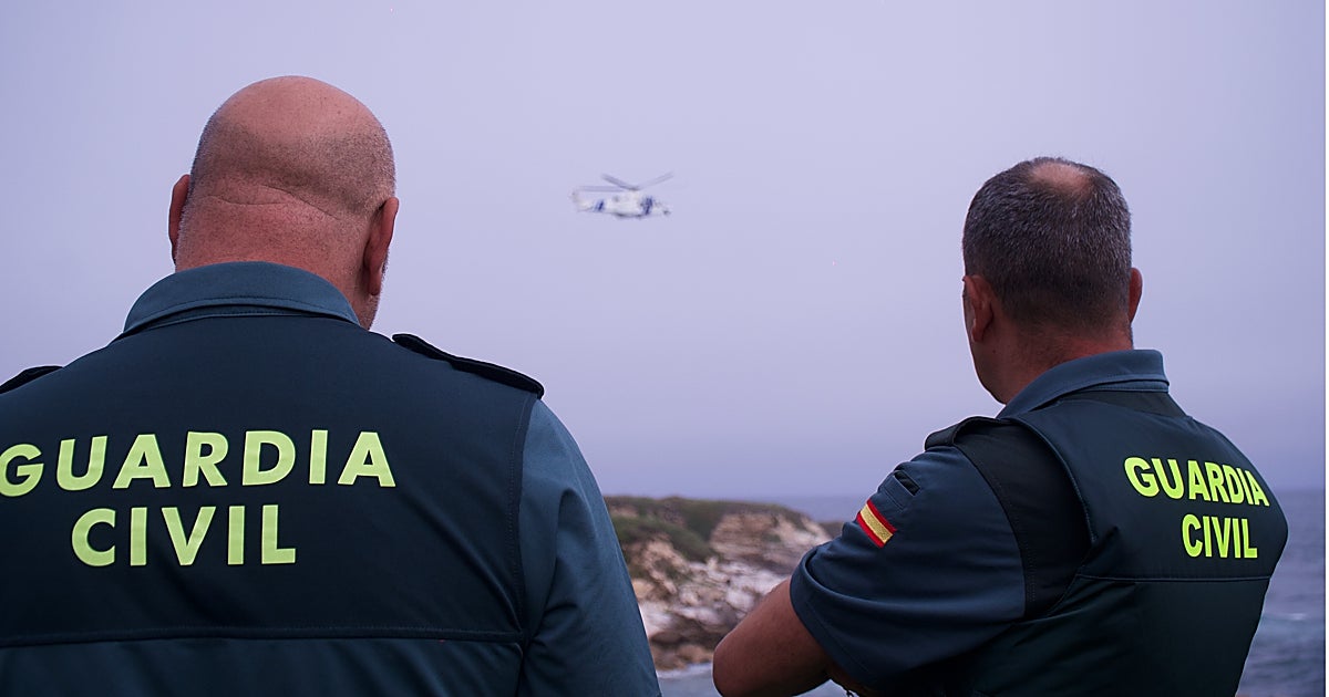 Detenidas cinco personas, una de ellas menor, que portaban 62 petacas con 1.550 litros de combustible para abastecer a las narcolanchas