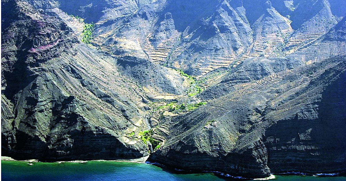 El refugio de Quevedo en Canarias: una playa virgen de agua cristalina a la que llegar es una aventura