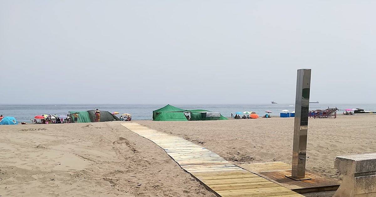 Sanidad prohíbe el baño en una playa de Cádiz y una presa de Córdoba por motivos de salud