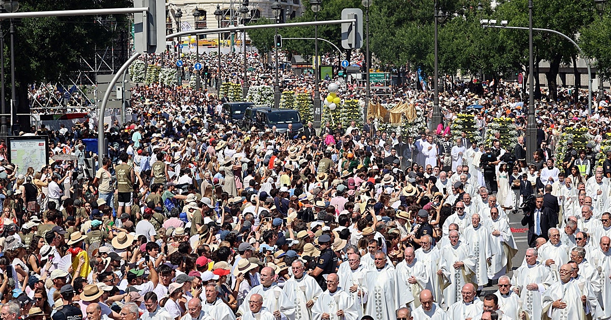 323 personas atendidas durante la misa en Cibeles: mareos, c