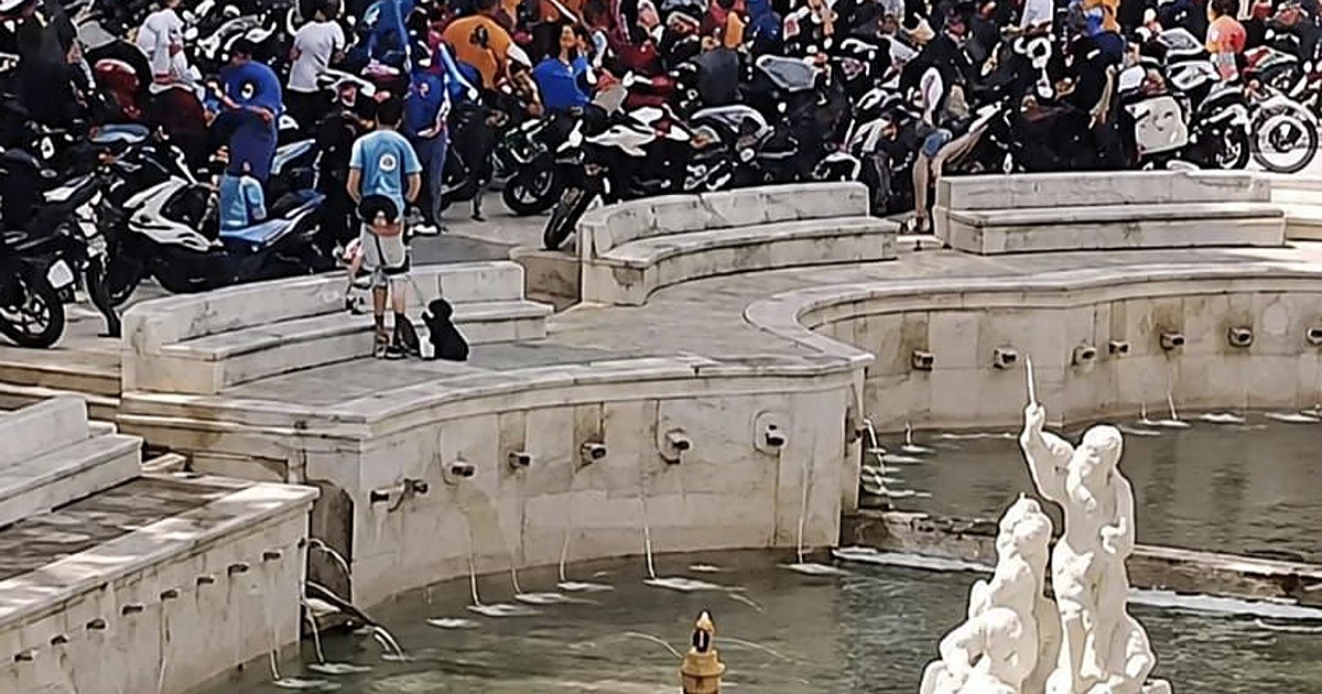 Una concentración llena con 200 motos el entorno peatonal de