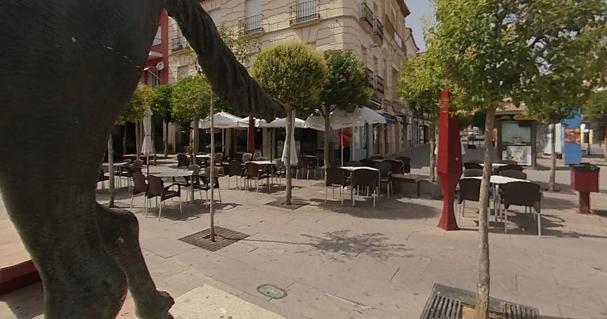 Los vecinos de Alcázar hablan del heladero de la plaza: «Es una persona muy conflictiva»