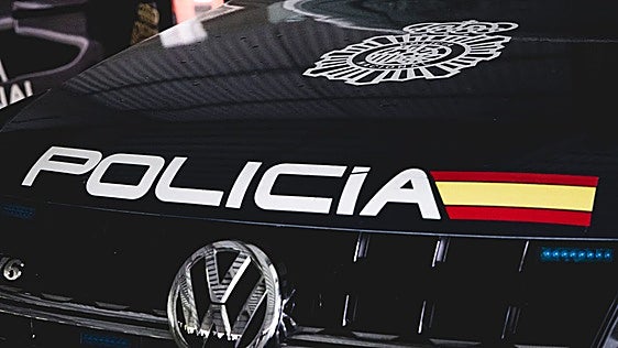 Tres detenidos por agredir a un hombre que les recriminó que dejasen una cerveza en el suelo