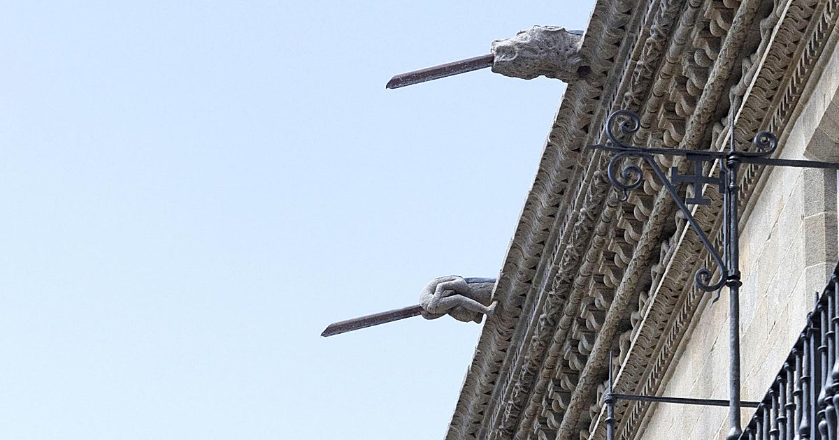El arquitecto de las gárgolas del Obradoiro defiende su trab