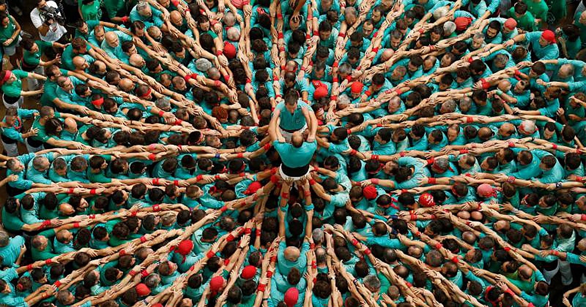 Los castellers de Vilafranca muestran al Papa las torres hum