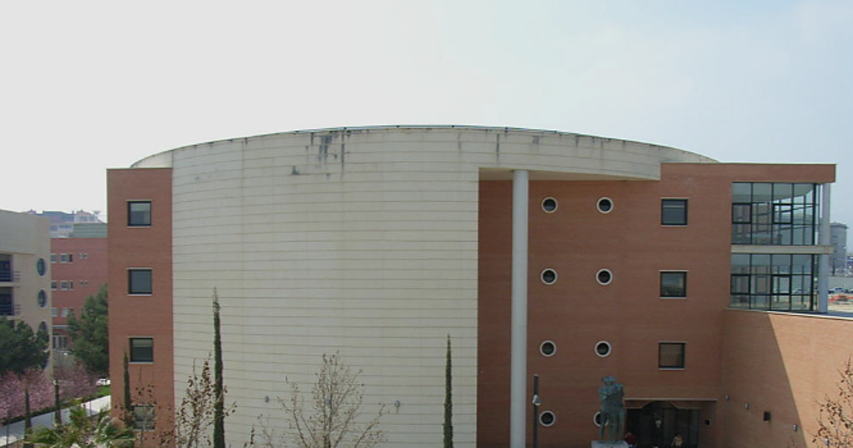 Detenido el hombre que fotografiaba con un móvil a alumnas b