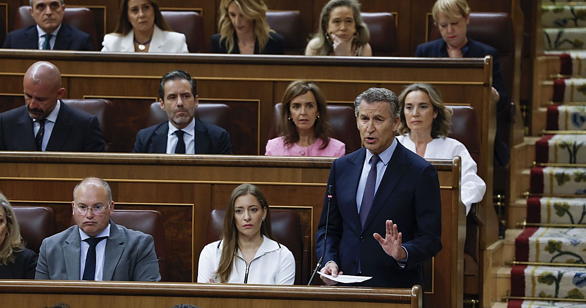Feijóo asedia a «P. S.» en el ritual del 'y tú más