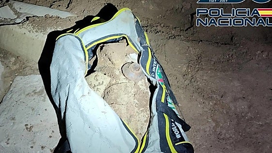 Dos detenidos 'in fraganti' al intentar robar un ánfora de 2.300 años en un yacimiento de Cartagena