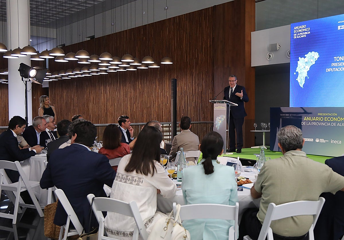 Alicante supera los dos millones de habitantes: más PIB y turismo, pero la provincia 45 en riqueza