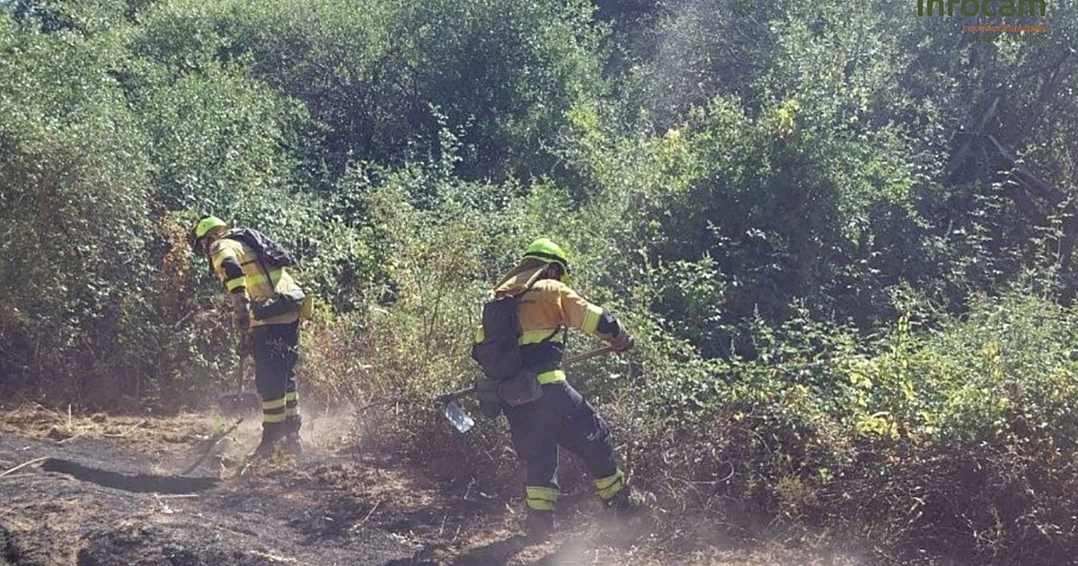 Un incendio en los neumáticos de un camión se propaga a la v