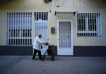 «Tengo 88 años y han roto la puerta con una sierra. Estoy muerta de miedo»