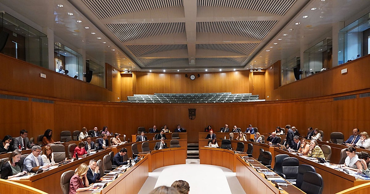 El Parlamento aragonés reprueba a Urtasun por Sijena con la 