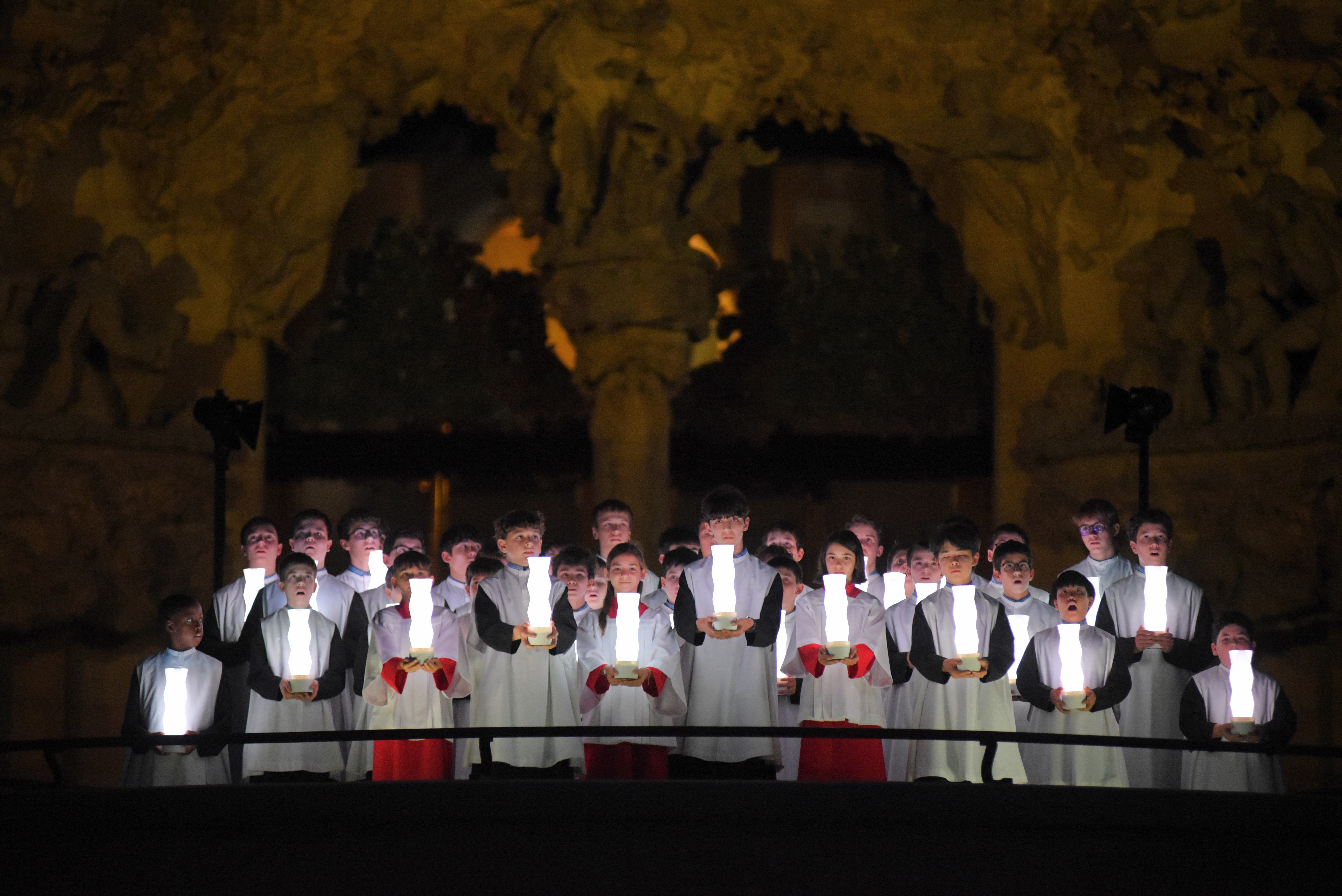 Denuncian la expulsión de 600 cantores que iban a desplegar 